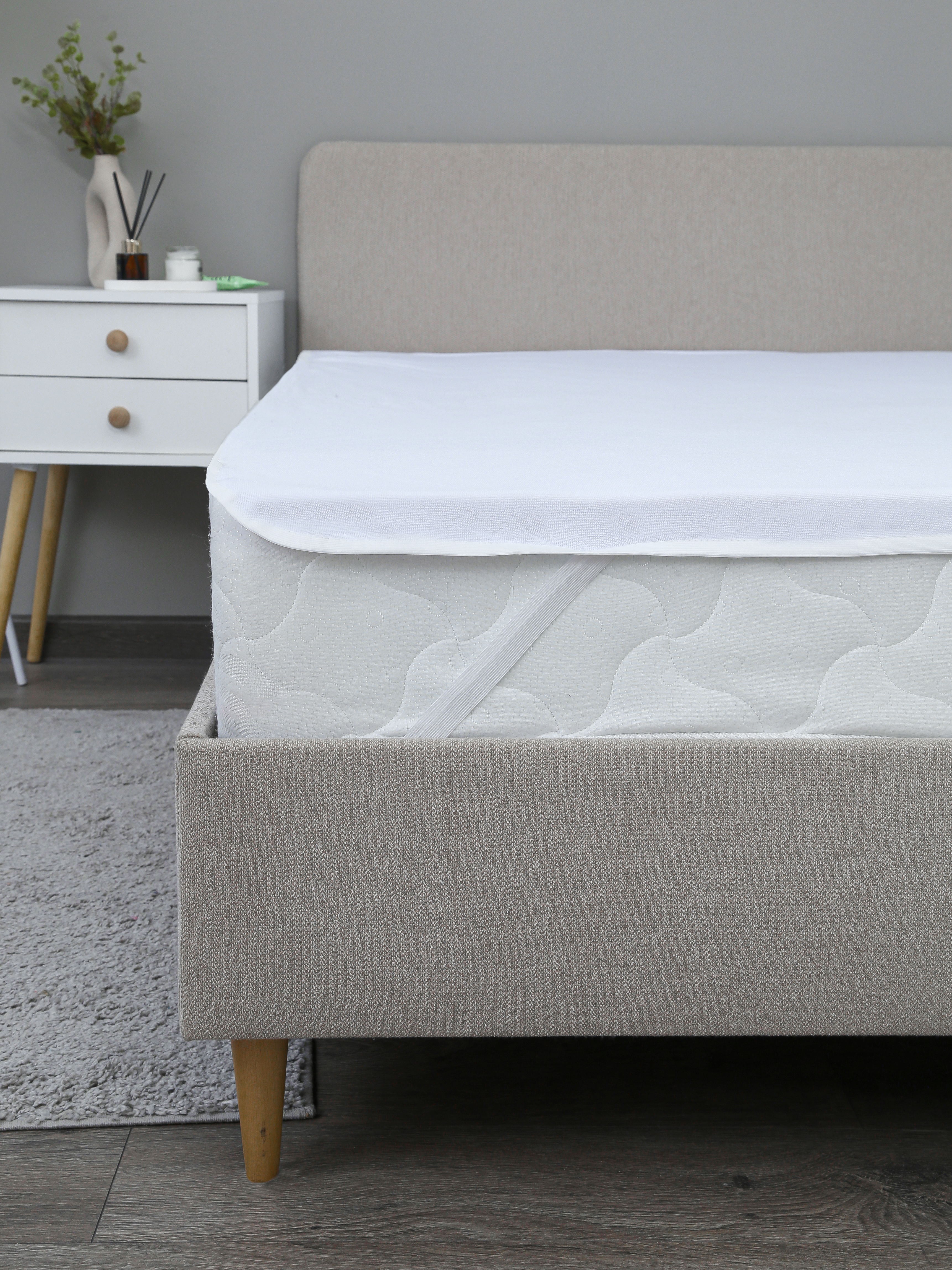 Водонепроницаемый наматрасник 180×200 см, 160 г/м², на резинках по углам